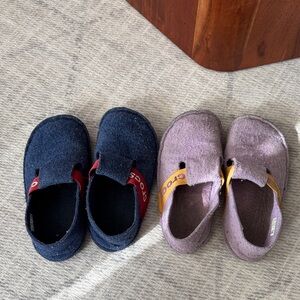 CROCS Kids Slip-On Wool-Look Shoes in Navy and Mauve with Accent Straps